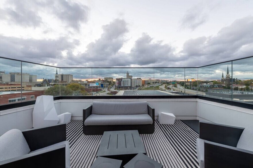 Building Photo - 550 W Juneau Ave