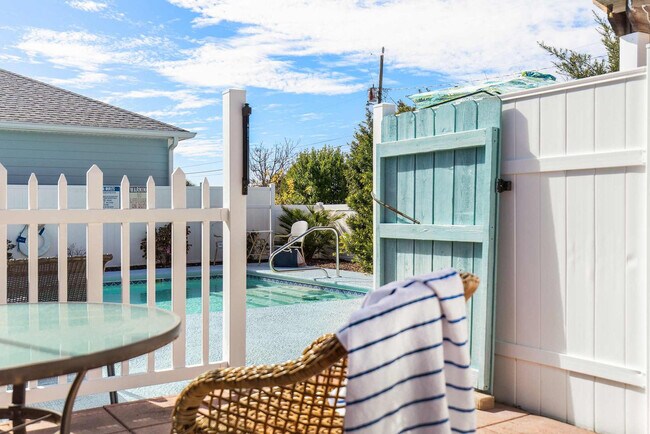 Building Photo - 217 Carol Pl