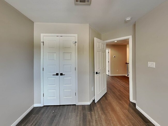 Building Photo - 179 Holly St