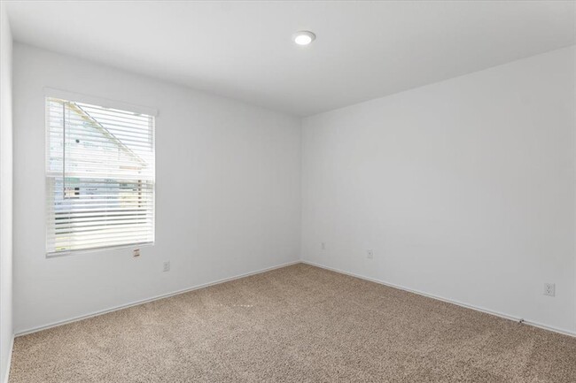 Building Photo - 425 Escondido Cir