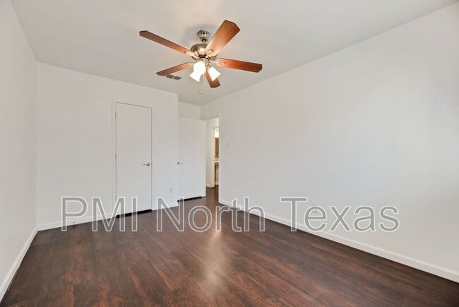 Building Photo - 1580 Chivalry Ln