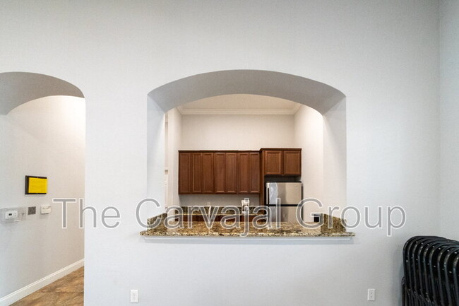 Building Photo - 6646 S Goldenrod Rd