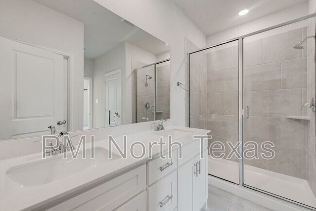 Building Photo - 717 Amenduni Ln