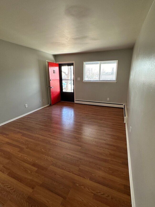 Building Photo - Great 2 Bed 1 Bath Minutes from Old Colora...