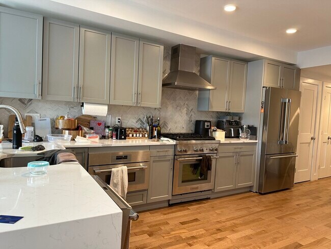 Building Photo - 50 Hichborn St