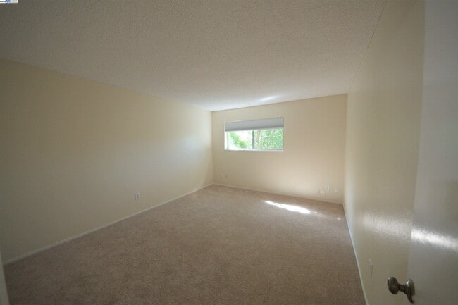 Building Photo - 1060 Oak Grove Rd