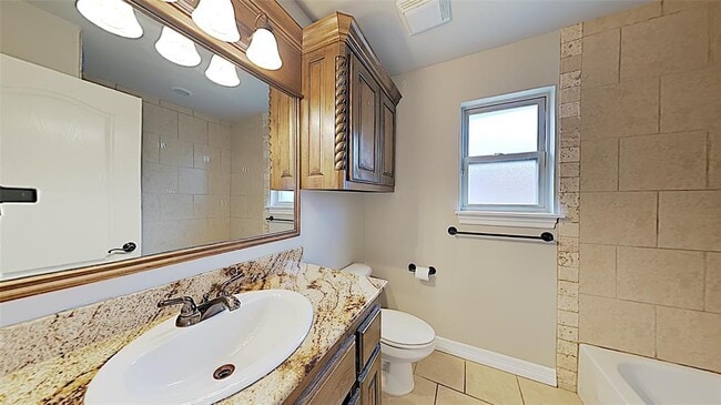 Building Photo - 15304 Blue Jay Dr