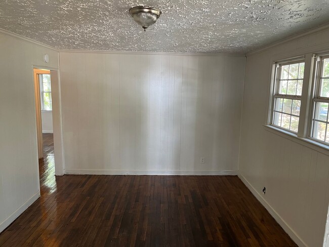 Building Photo - 2322 Briarfield Rd