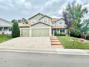 Building Photo - Large Clean Home in Aurora