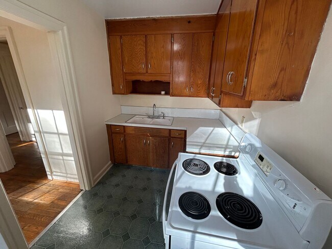 Building Photo - Charming 1-Bedroom Unit is Historic Wilmington Community!