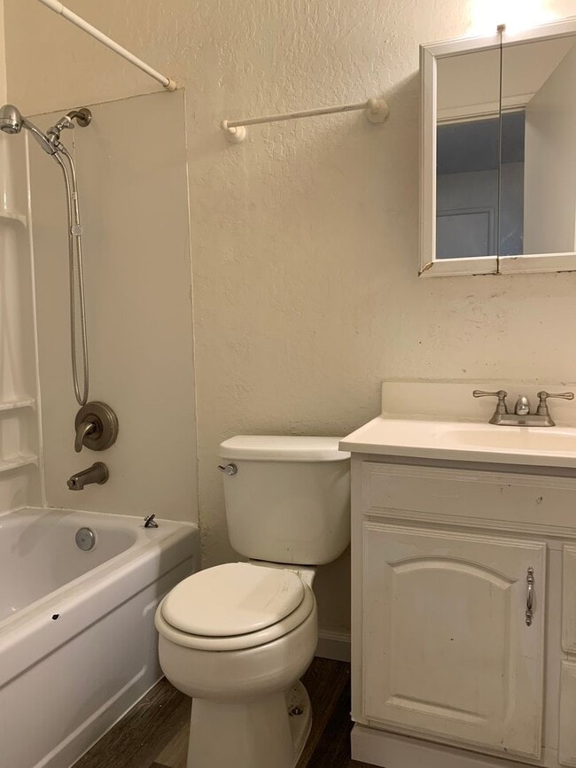 Building Photo - 2106 Peppertree Way