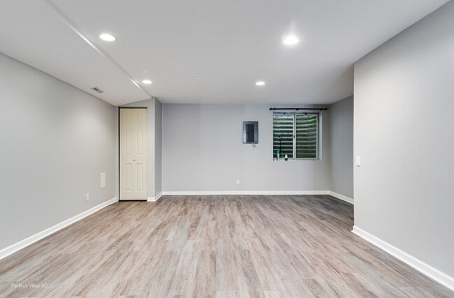 Building Photo - 2827 Stonewater Dr