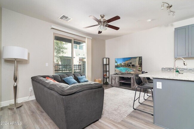 Building Photo - 1406 W Main St