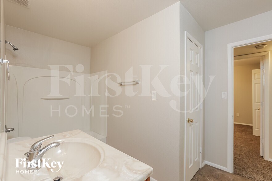 Building Photo - 4501 S Forest Ave