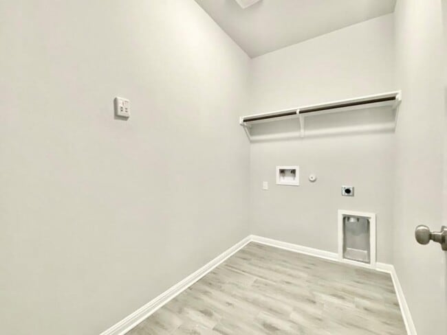 Building Photo - 2420 Pecan Island Dr