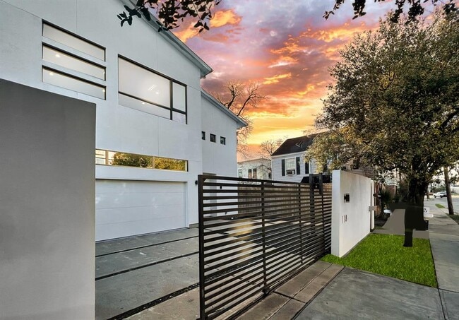 Building Photo - 118 Tuam St