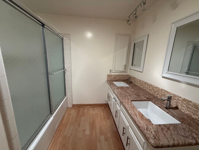 Building Photo - 9235 Creemore Dr