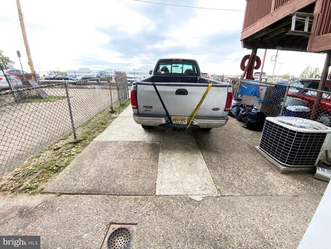 Building Photo - 6330 Leonard St