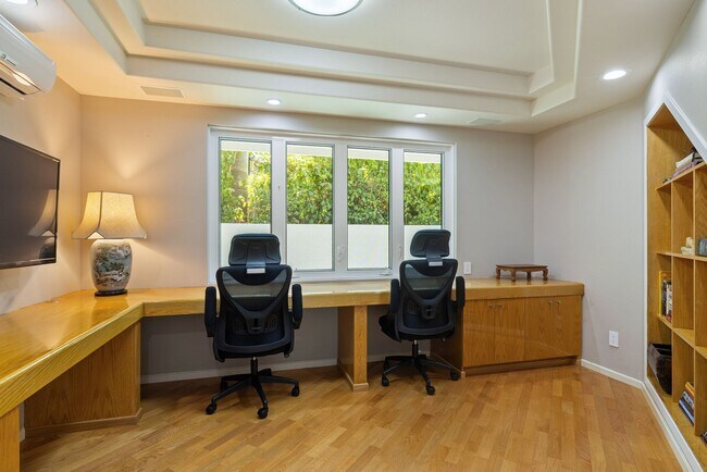 Building Photo - LUXURY RESORT 5/4.5/3+ HOME IN KAHALA, MUS...