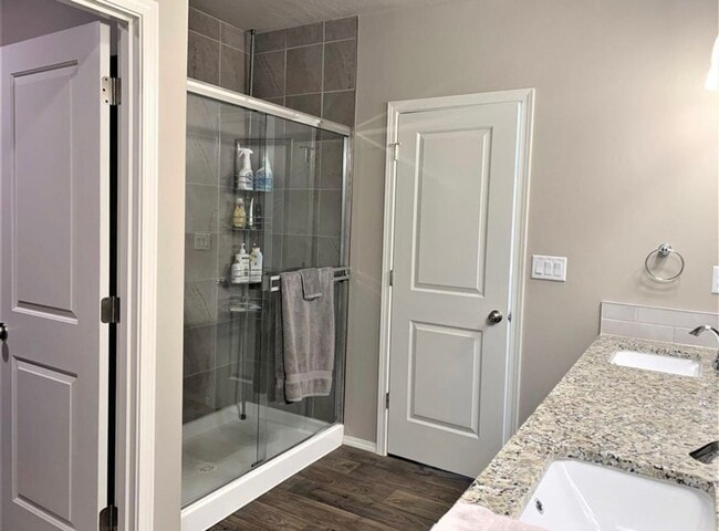 Building Photo - Newer Home in Kennewick, Great Location! Pets welcome!