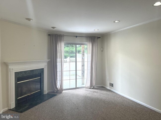 Building Photo - 301 Deer Run Ct