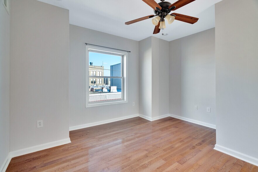 Building Photo - 1310 S Opal St