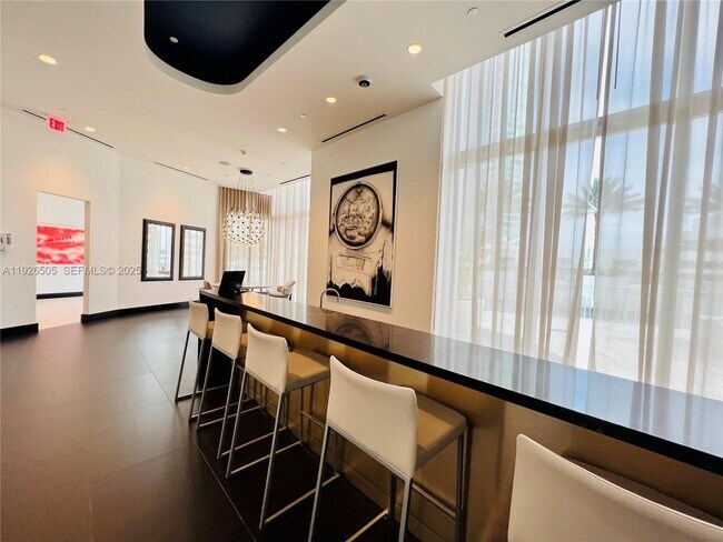 Building Photo - 851 NE 1st Ave