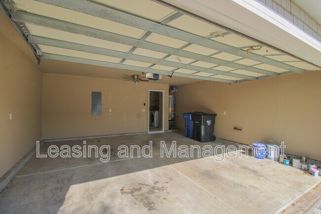 Building Photo - 8811 Kellum Dr