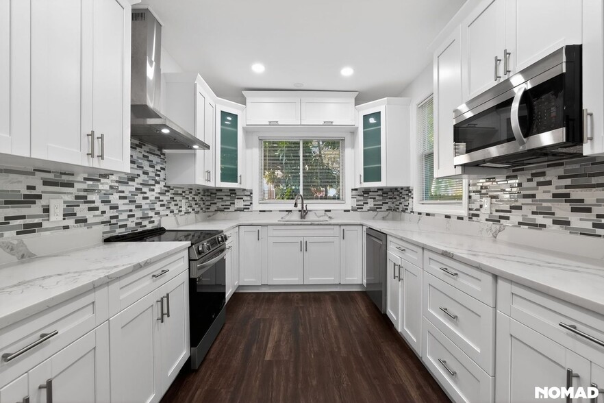 Building Photo - 3227 70th Ave N