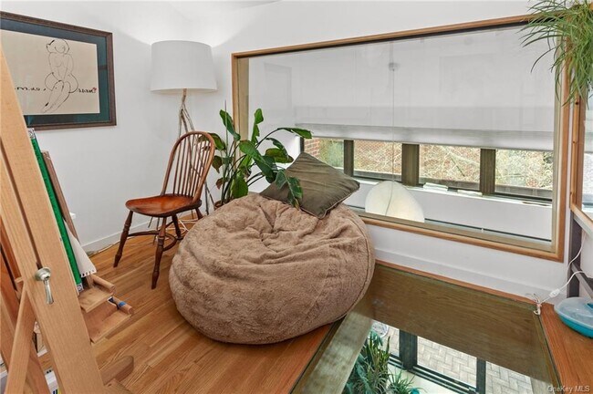 Building Photo - 150 N Bedford Rd