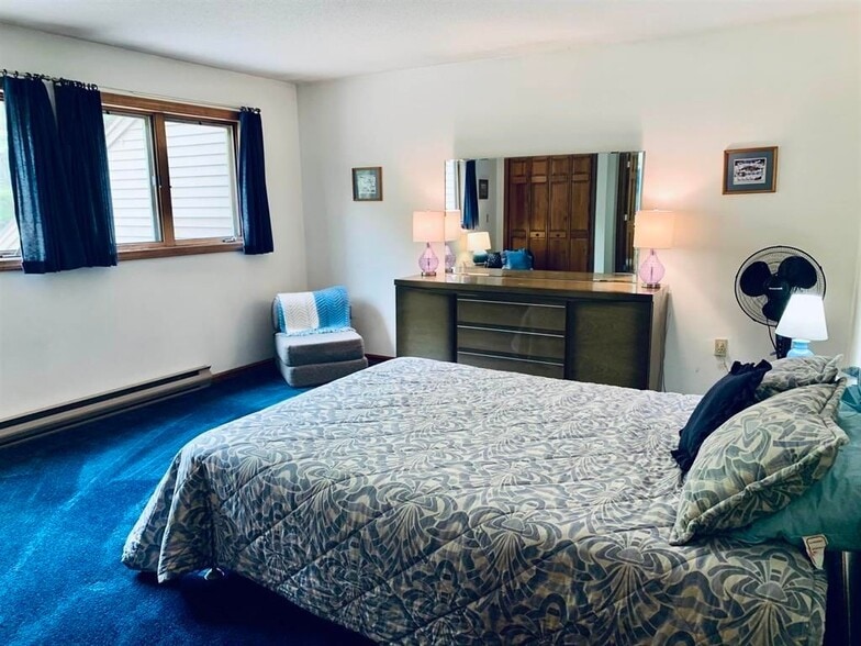 Building Photo - 61 Woodbury, 43