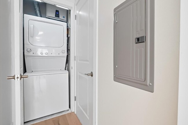 Building Photo - 251 Newark Ave