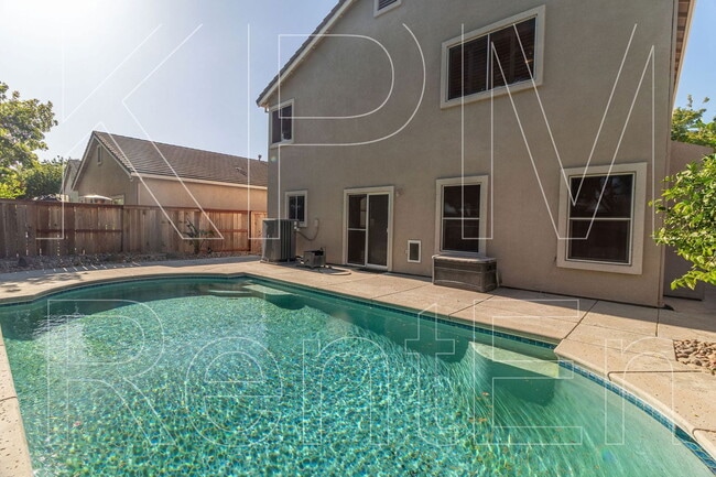 Building Photo - 6221 Crestview Cir