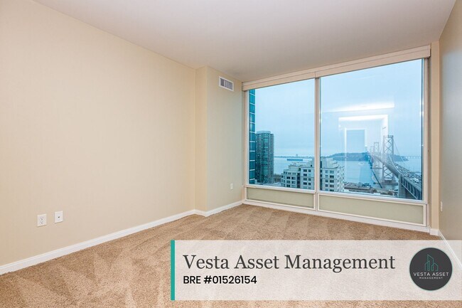 Building Photo - Luxurious High-Rise Living with Iconic San Francisco Views