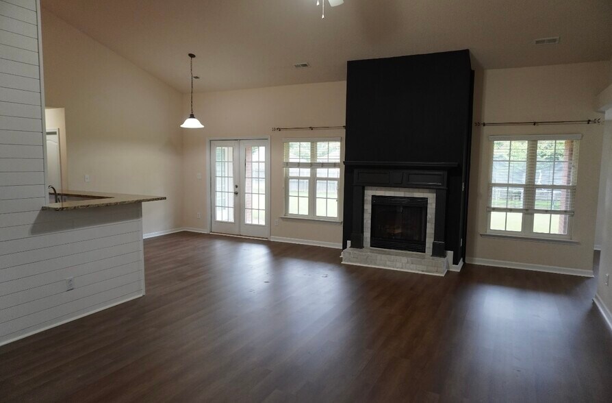 Building Photo - 7009 Lynnfield Dr SE