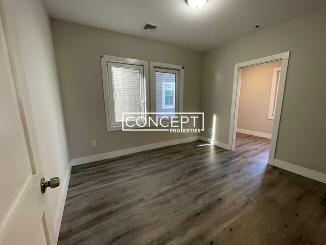 Building Photo - 84 Fayston St