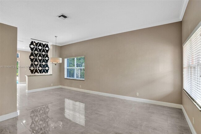 Building Photo - 1100 Chinaberry Dr
