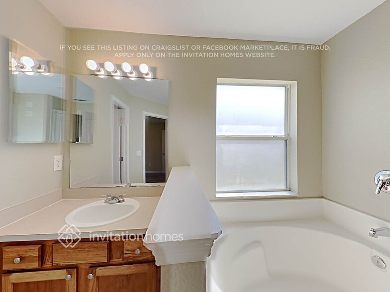 Building Photo - 6859 Hunters Crossing Blvd