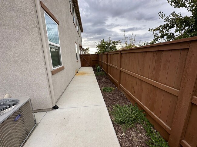 Building Photo - 1561 Osborn Dr