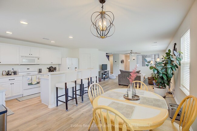 Building Photo - Evolve Real Estate: Beautiful Corner Townhome Available for Move-in on July 21st!