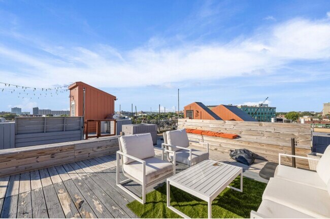 Building Photo - 2003 Brooklyn St