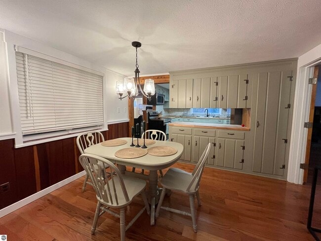 Building Photo - 3846 N Four Mile Rd