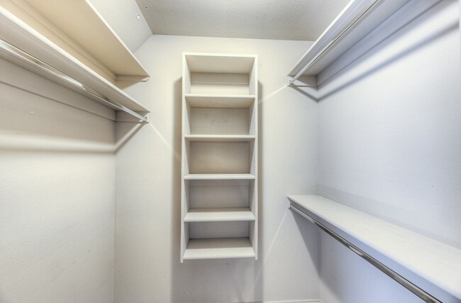 Building Photo - 11841 S Pittsburg Ave