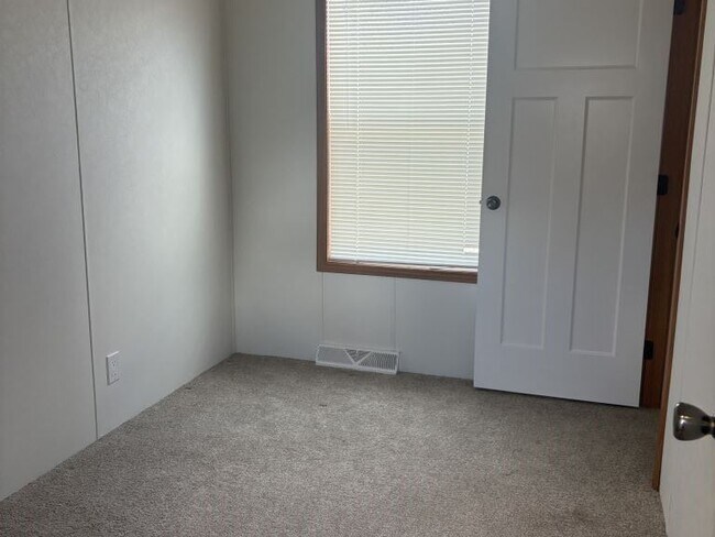 Building Photo - 486 Baja Ln S