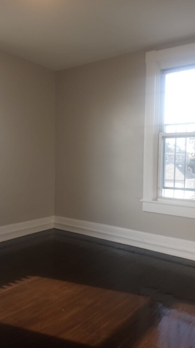 Building Photo - 3608 Howard Park Ave