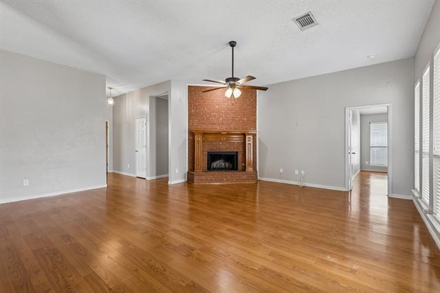 Building Photo - 300 Thomas Dr