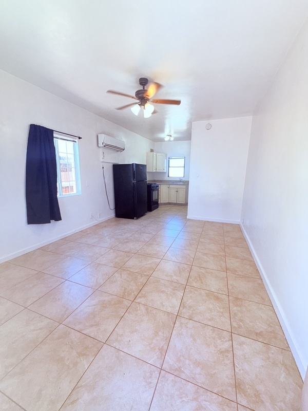 Building Photo - 2425 N Santa Rita Ave
