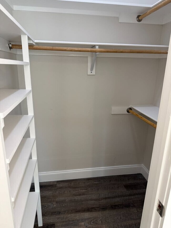 Building Photo - 324 Cummings St