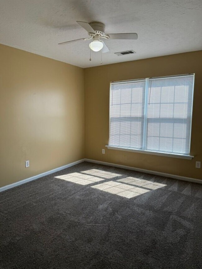 Building Photo - 1832 Heathers Way