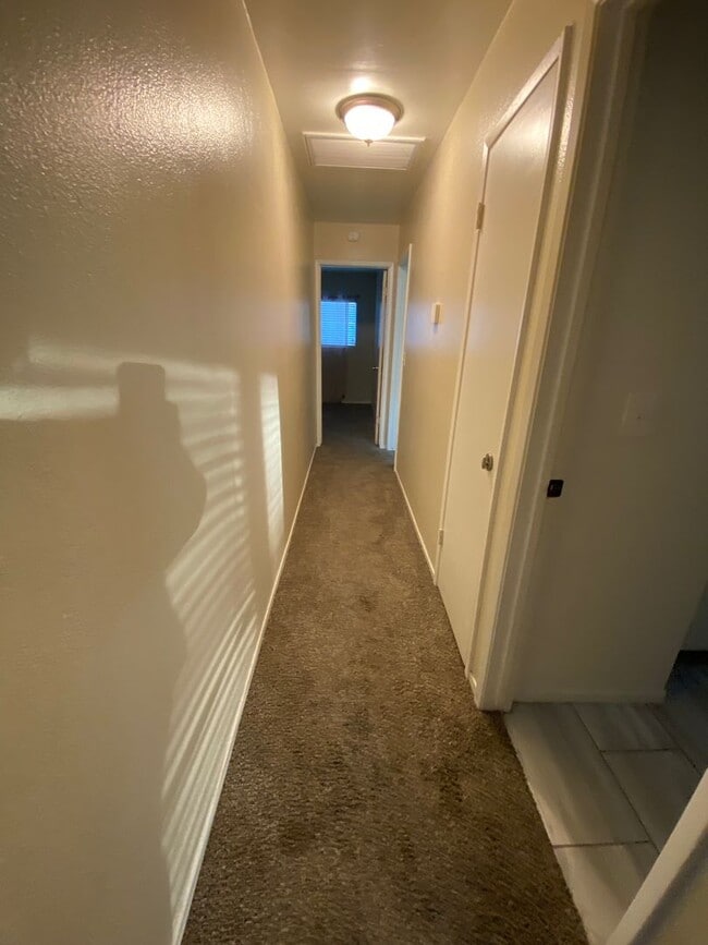 Building Photo - Cozy Home for rent in Visalia